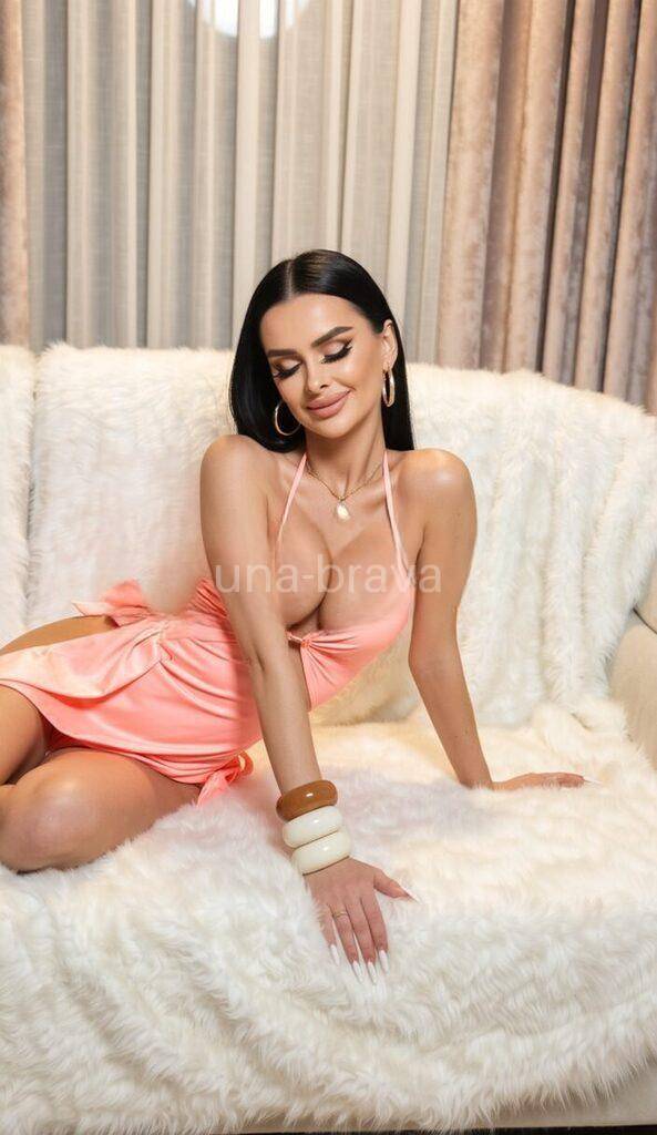 Isabel_Luxury_Hot